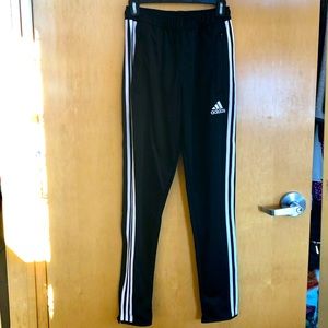 Perfect condition, only worn once! Tag cut out, fit like a true women’s small.